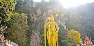 Khám phá hang động Batu tràn ngập sắc màu khi du lịch Malaysia