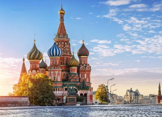 Du lịch Nga sẽ thấy thánh đường Saint Basil như một ngọn lửa bùng cháy du lich Nga